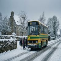 Neige et verglas : la vigilance orange s’étend, les transports scolaires suspendus en Bretagne et Normandie