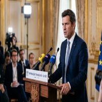 Violences du 17 octobre : Emmanuel Macron refuse la démission