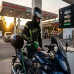 Superéthanol E85 moto : Économisez 50 % sur votre plein en 2026