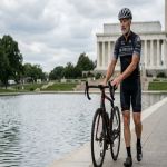 Donald Trump dénonce un sabotage au Lincoln Memorial : un cycliste s'indigne