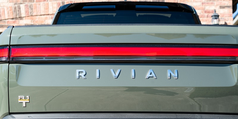 service-client-rivian-img